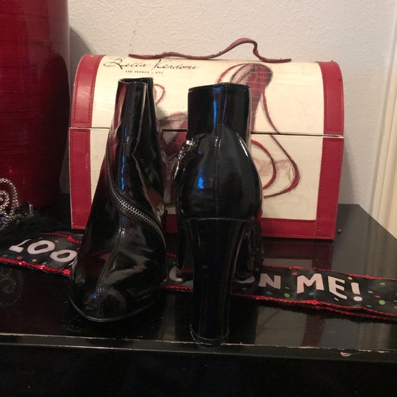 Patent leather black booties - Picture 2 of 2